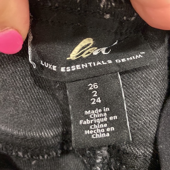 A Pea In The Pod Luxe Essentials Faded Black Distressed Maternity Jeans size 26 - Picture 5 of 6